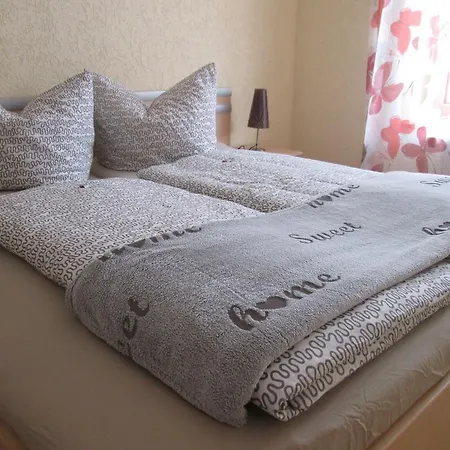 菲林沃法尔克酒店 *